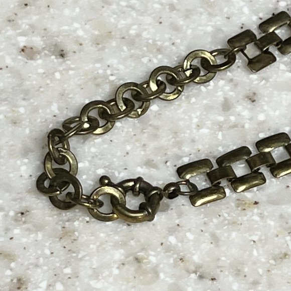 Unusual rhinestone necklace, antique gold metal, eye catching - Picture 6 of 9